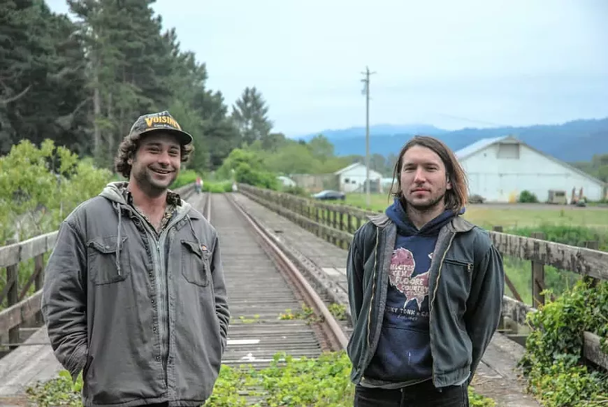 smith_and_tegio_train_tracks.webp