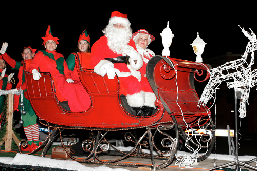 22d1160f_christmasparade12.png