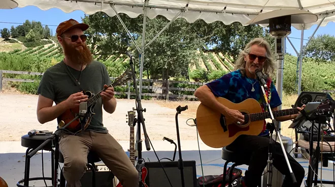 Image: Live at Dark Star: Robi Duganne and Narrow Bridge
