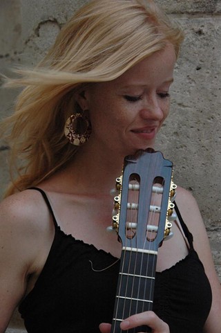 Eva Beneke: Classical Guitar