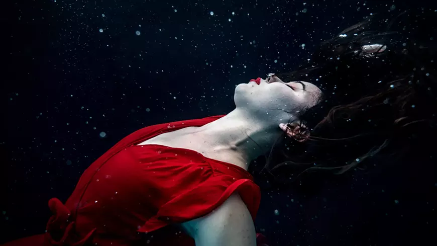 Ella, El Agua