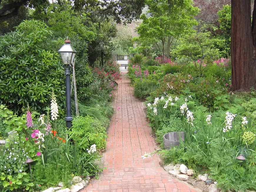 Dallidet Gardens