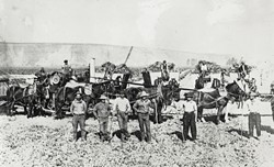 1918 :  Bean farmers in Oso Flaco take a break from threshing. - PHOTO COURTESY OF THE SLO COUNTY HISTORICAL SOCIETY