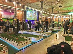 CHEERS TO GAMES AND BEER On a Friday night, Flatstick is crowded with people talking, enjoying a cold brew, and playing a healthy but competitive round of mini golf. - PHOTO BY KAREN GARCIA